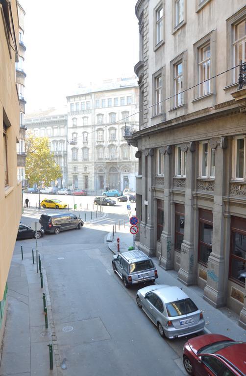 Classic Flat At Basilica Lägenhet Budapest Exteriör bild