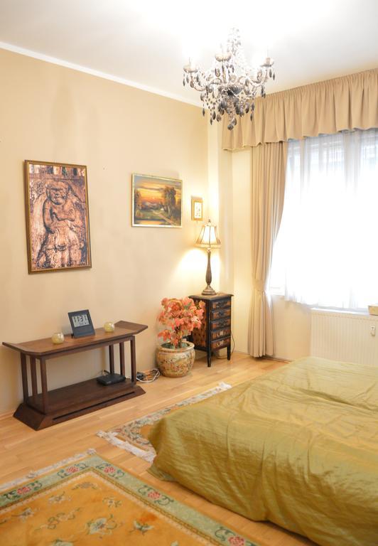 Classic Flat At Basilica Lägenhet Budapest Exteriör bild