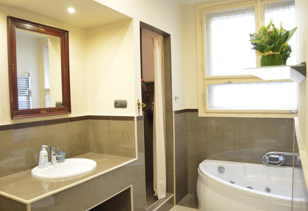 Classic Flat At Basilica Lägenhet Budapest Exteriör bild