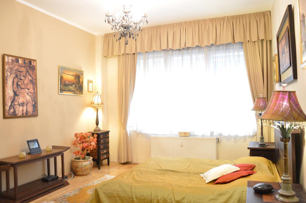 Classic Flat At Basilica Lägenhet Budapest Exteriör bild