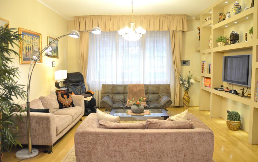 Classic Flat At Basilica Lägenhet Budapest Exteriör bild